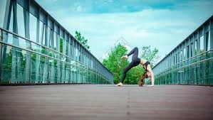 诺兰·莱恩在 1993 年正式宣布挂靴，留下多项无人能及的投手纪录